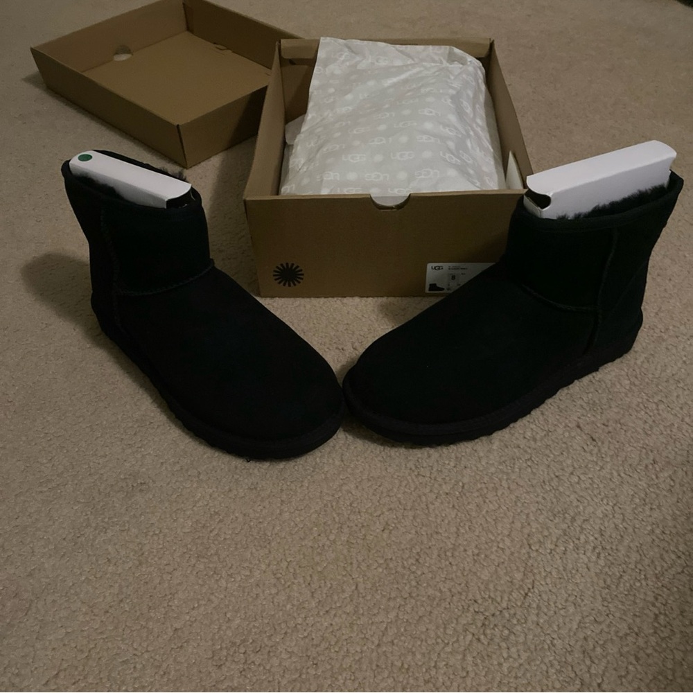 Brand New! Ugg’s Classic MINI II Women’s Size 8